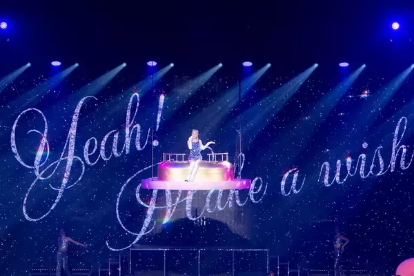 「西野カナ、Kアリーナ横浜で一足早いクリスマス「2026年も最高の年になりますように！」」の画像