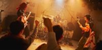 YURERUKO、超満員の下北沢MOSAiCで初ワンマン開催をサプライズ発表