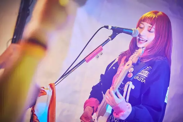 「YURERUKO、超満員の下北沢MOSAiCで初ワンマン開催をサプライズ発表」の画像