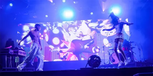 Confidence Manが語る自由と混沌のダンスポップ、フジロックで惚れ込んだ日本、坂本龍一への敬愛