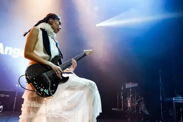 「TETSUYA、祝福とサプライズに包まれた誕生日ライブ、Like-an-Angelの熱気溢れる夜」の画像