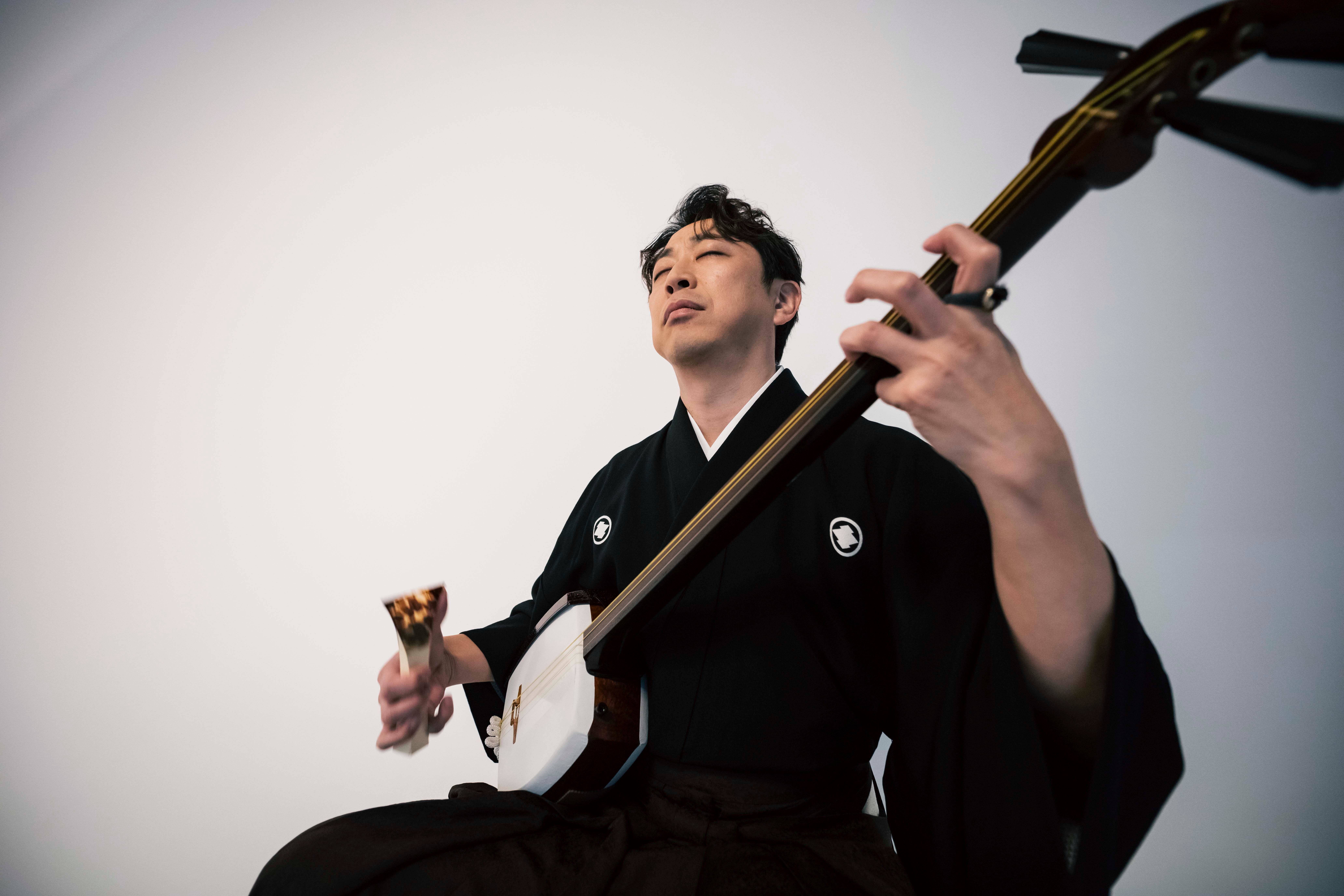 上妻宏光、ソロ25周年作『繋 -TSUNAGU-』が問う伝統と越境　津軽三味線は世界とどう繋がるのか