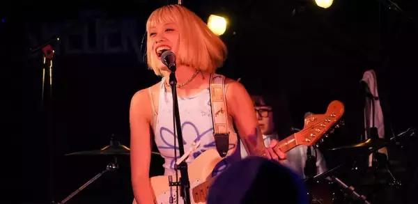 岸本ゆめの、下北沢SHELTERで魅せた熱狂「私とともに一生歳を取り続けましょう！」