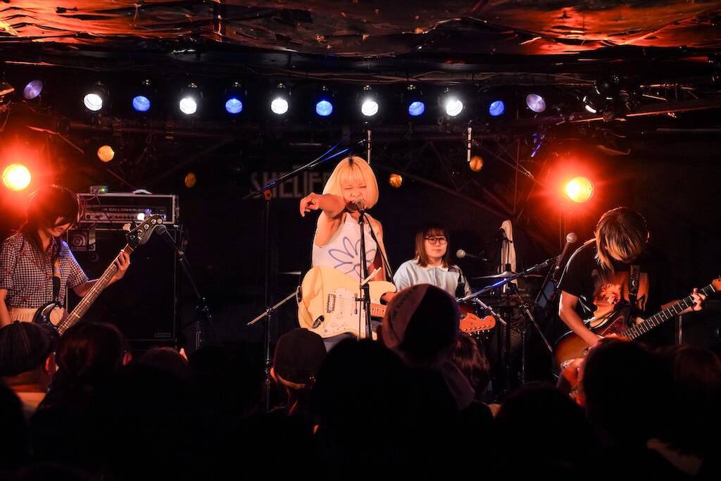 岸本ゆめの、下北沢SHELTERで魅せた熱狂「私とともに一生歳を取り続けましょう！」