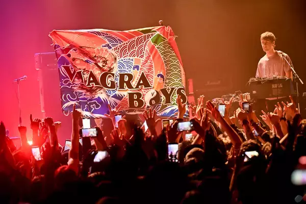 「Viagra Boysがバイアグラを名乗る理由、「変な奴」を祝福するロック「音楽は俺を泣かせるし、感情を揺さぶる力がある」」の画像