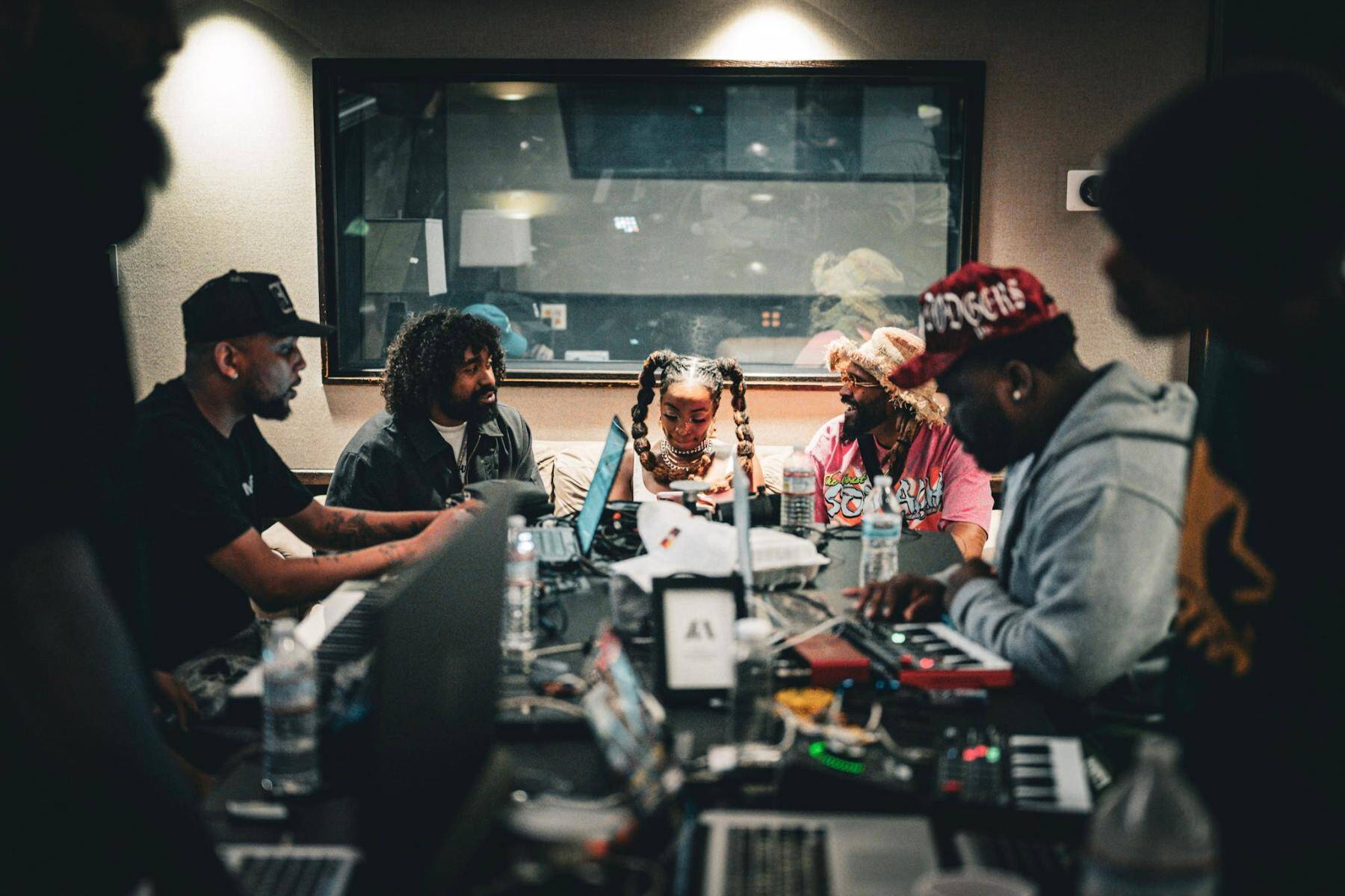 生成AIサンプリングが切り拓くヒップホップの新展開──LAの実力者が力説「テクノロジーを使って人間の物語を語る」