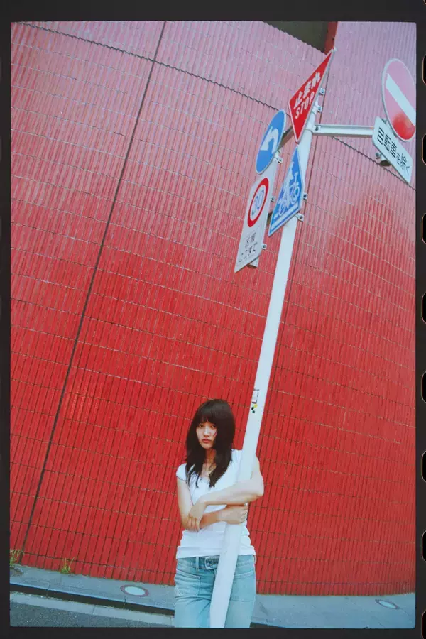 「由薫が語る、MONJOEらと作り上げた新曲「OUT」　音楽や家族との関係で見つけた、孤独や弱さをさらけ出す勇気」の画像