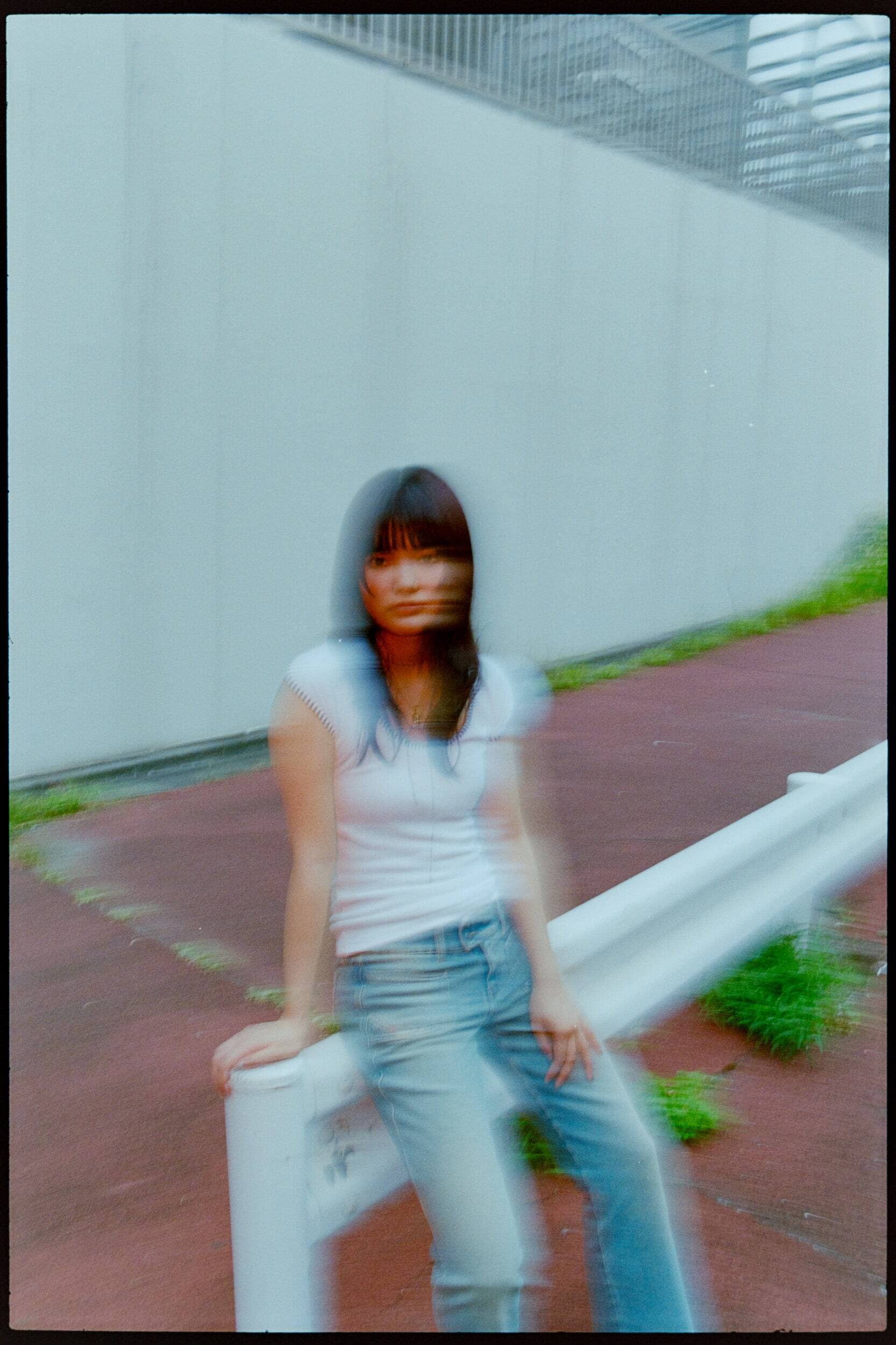 由薫が語る、MONJOEらと作り上げた新曲「OUT」　音楽や家族との関係で見つけた、孤独や弱さをさらけ出す勇気