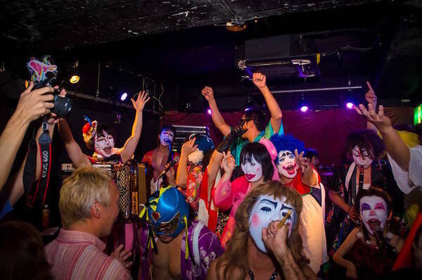 全ての予定を親が知っていた人生から脱却 知的障害者がフロントマンのパンクバンド スーパー猛毒ちんどんが親との関係を赤裸々暴露 19年8月11日 エキサイトニュース