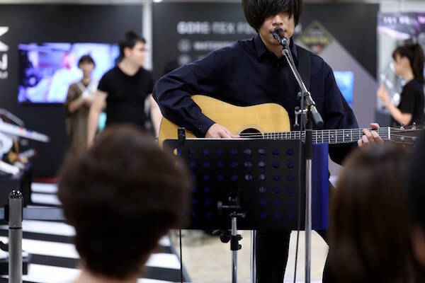 Androp Isetan 靴博 19 にてスペシャルアコースティックライブを開催 テーマソングやヒット曲を披露 19年9月13日 エキサイトニュース 2 2