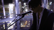 YouTubeで話題、渋谷で尾崎豊を熱唱する謎のイケメンハーフの正体は!?