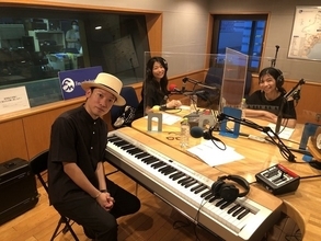 村松崇継と三倉茉奈、三倉佳奈が FMヨコハマ「Sail On The Score」にて共演！ 出会いの曲「いのちの歌」をセッション！