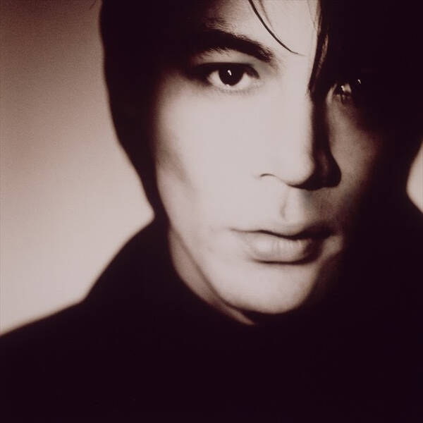 氷室京介の孤高なる軌跡を収めた愛蔵版発売に先駆け 著者 田家秀樹氏が氷室京介を語るインタビュー映像が配信決定 年10月14日 エキサイトニュース