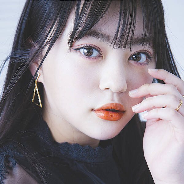 歌えて弾けて踊れて蹴れるバイリンガル 多才すぎる女子高生モデル の深尾あむが 雑誌 ニコラ 初のw表紙に 21年4月30日 エキサイトニュース