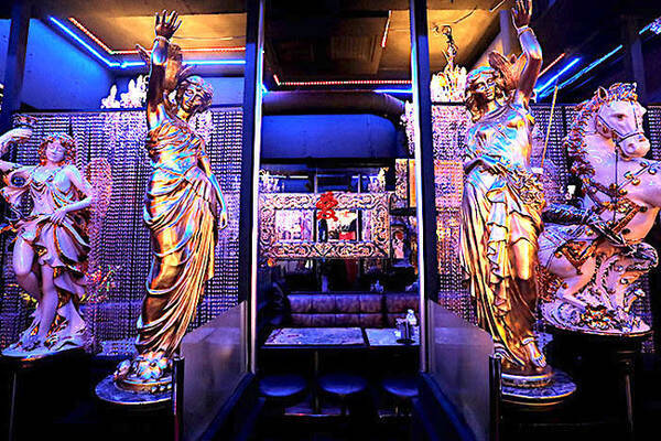 世界一のバーレスクショー×歌舞伎町で50年続く老舗ホストクラブのコラボ企画を開催！