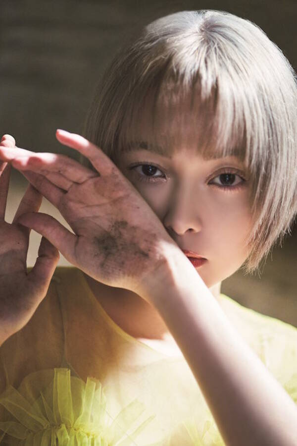 玉城ティナ 蜷川実花が全編撮影のデビュー10周年記念写真集 世界 発売決定 21年8月21日 エキサイトニュース