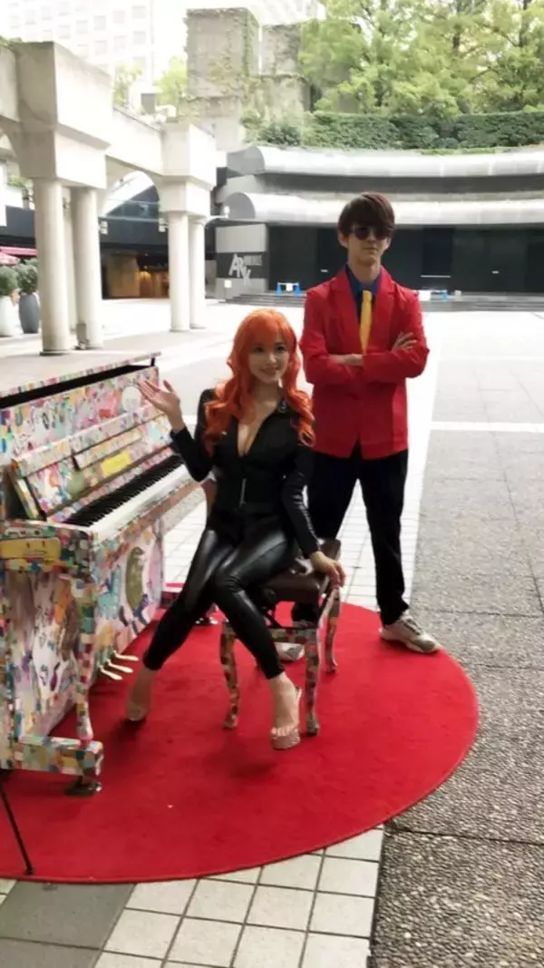 「セクシーすぎるピアニスト高木里代子、超人気YouTuberとストリートピアノで連弾コラボ！」の画像