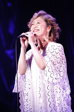 感涙ソングの女王・沢田知可子のワンマンコンサート「会いたい」ほか全18曲を熱唱！