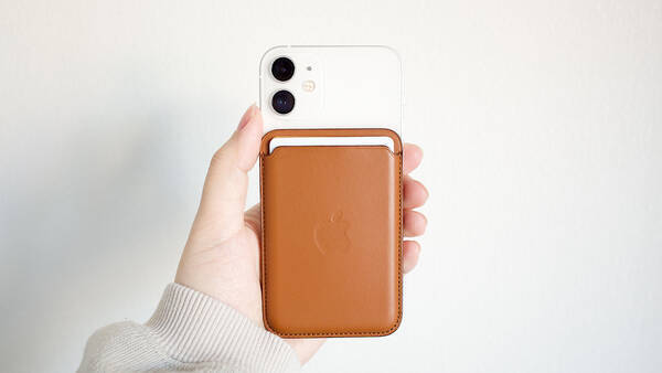 Iphoneにピタッとくっつくカードケースで 財布を持たない生活 を実現してしまった 身軽スタイル 21年2月7日 エキサイトニュース
