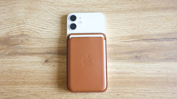 Iphoneにピタッとくっつくカードケースで 財布を持たない生活 を実現してしまった 身軽スタイル 21年2月7日 エキサイトニュース