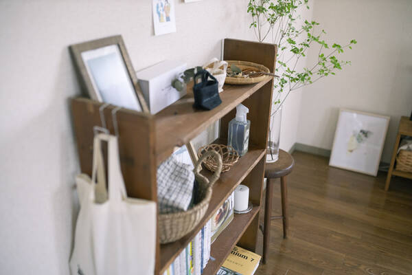 カーテンに収納 足りないものは自作する 古家具と古道具に囲まれた48 の 手作り ふたり暮らし 東京 みんなの部屋 21年8月8日 エキサイトニュース