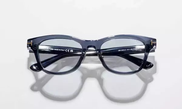 ダークブルー×淡グレーがお洒落！さりげない大人の余裕を纏う〈トム フォード〉の〈ポーカーフェイス〉別注サングラス！