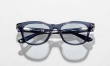 ダークブルー×淡グレーがお洒落！さりげない大人の余裕を纏う〈トム フォード〉の〈ポーカーフェイス〉別注サングラス！