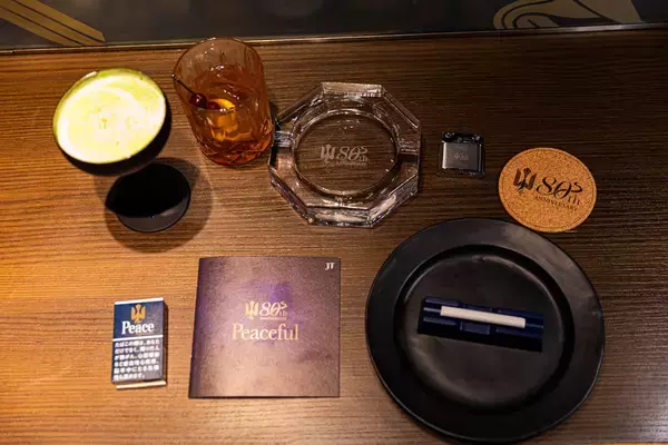 ロングセラーたばこと美味しいドリンクのマリアージュを堪能！〈Peace（ピース）〉がブランド誕生80周年を記念したポップアップイベントを開催！