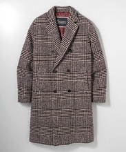 大人の貫禄とは裏腹に、ふわ軽な〈ヘルノ〉のコート！