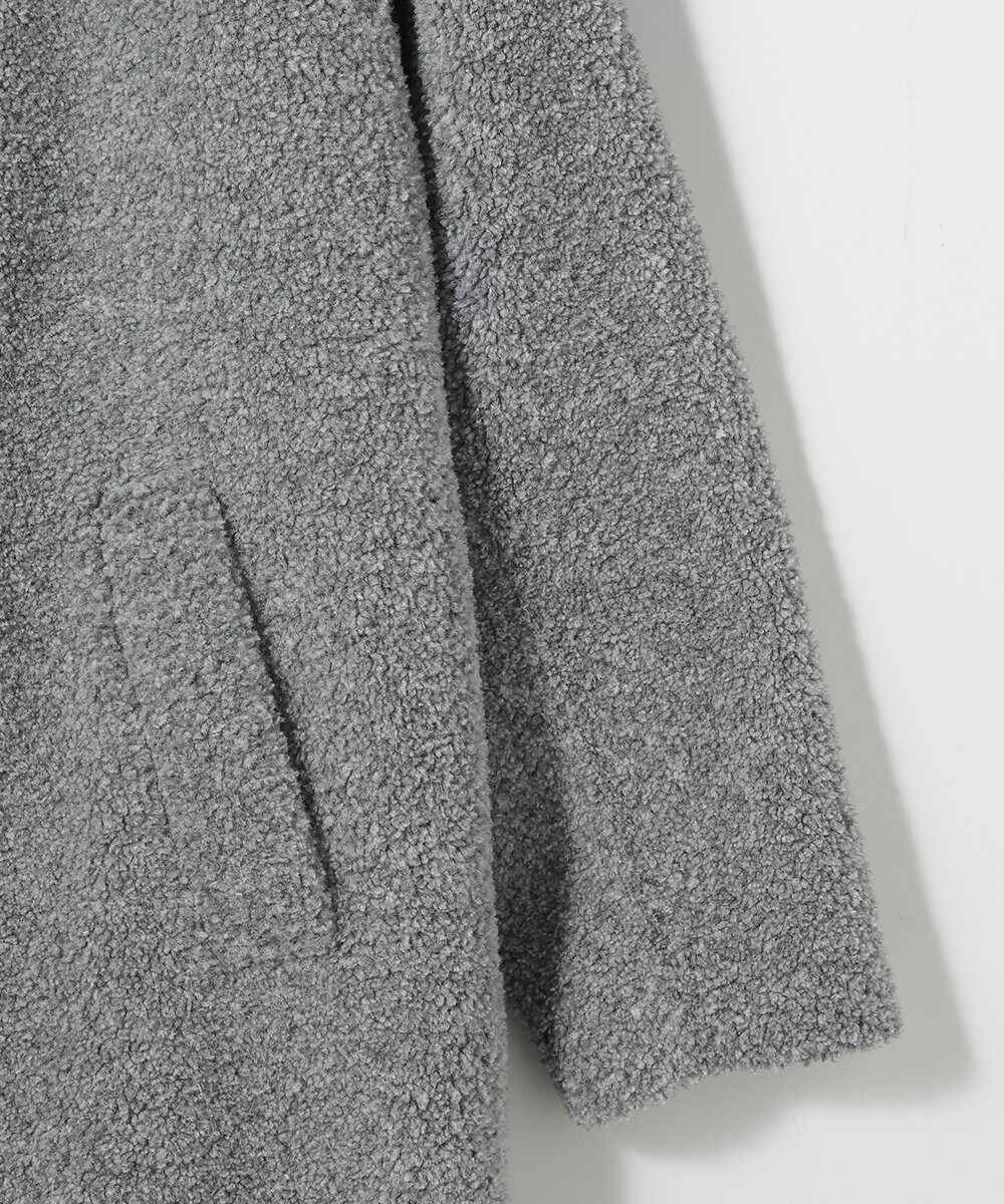 大人の貫禄とは裏腹に、ふわ軽な〈ヘルノ〉のコート！