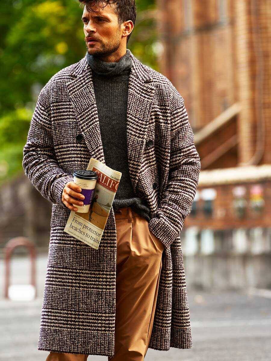 大人の貫禄とは裏腹に、ふわ軽な〈ヘルノ〉のコート！