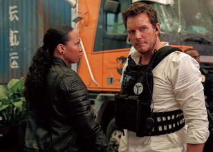 見逃せない人気スターの最新作！こんな未来が本当に来るかも!?　AI裁判官から無罪を勝ち取れ！　『MERCY／マーシー AI裁判』