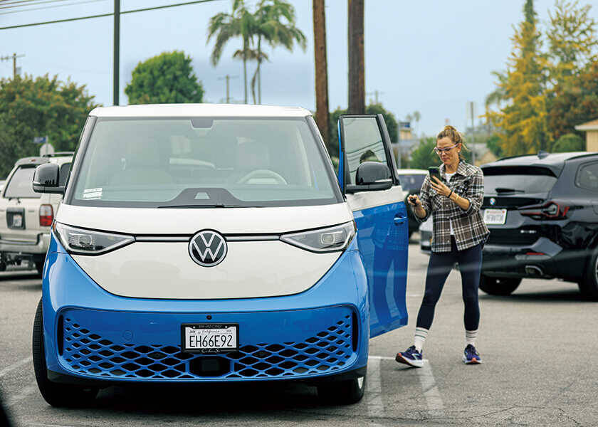 セレブと西海岸カーライフ！【ジェニファー・ガーナー】は、ゆったり乗れる家族が喜ぶクルマ選び！