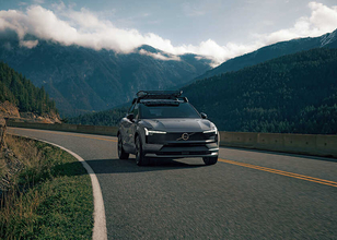 大人の愛車選び！〈ボルボ〉 EX30 クロスカントリーは、アウトドア色が全開な自然派のための1台！