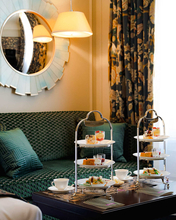 宿泊しながらゆったり優雅なひととき人気のアフタヌーンティーは特別感のある〈リバティ〉ルームで！