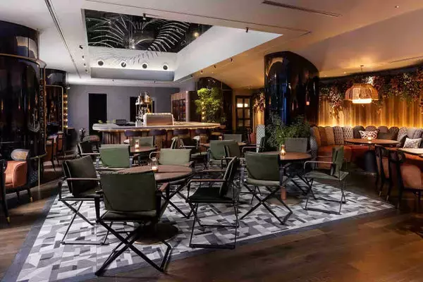 はまだふくこの発見！ 料理とお酒のベストマッチング！舞台やアートな空間が好きな彼女なら、きっと喜ぶフレンチコース！