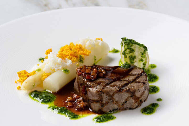 はまだふくこの発見！ 料理とお酒のベストマッチング！舞台やアートな空間が好きな彼女なら、きっと喜ぶフレンチコース！