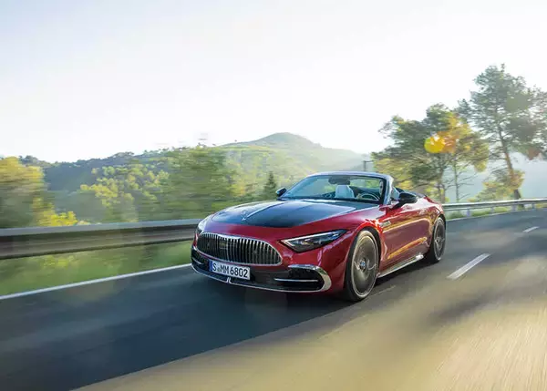 大人の愛車選び！目立つコンバーチブルをもっと個性的な1台に！　〈メルセデス・マイバッハ 〉SL