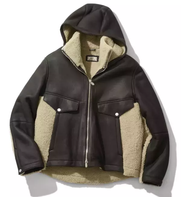 アラフォーの体型にフィットするアウターとは？　強くて優しい短丈ブラウンで、すっきりシルエットを狙う！