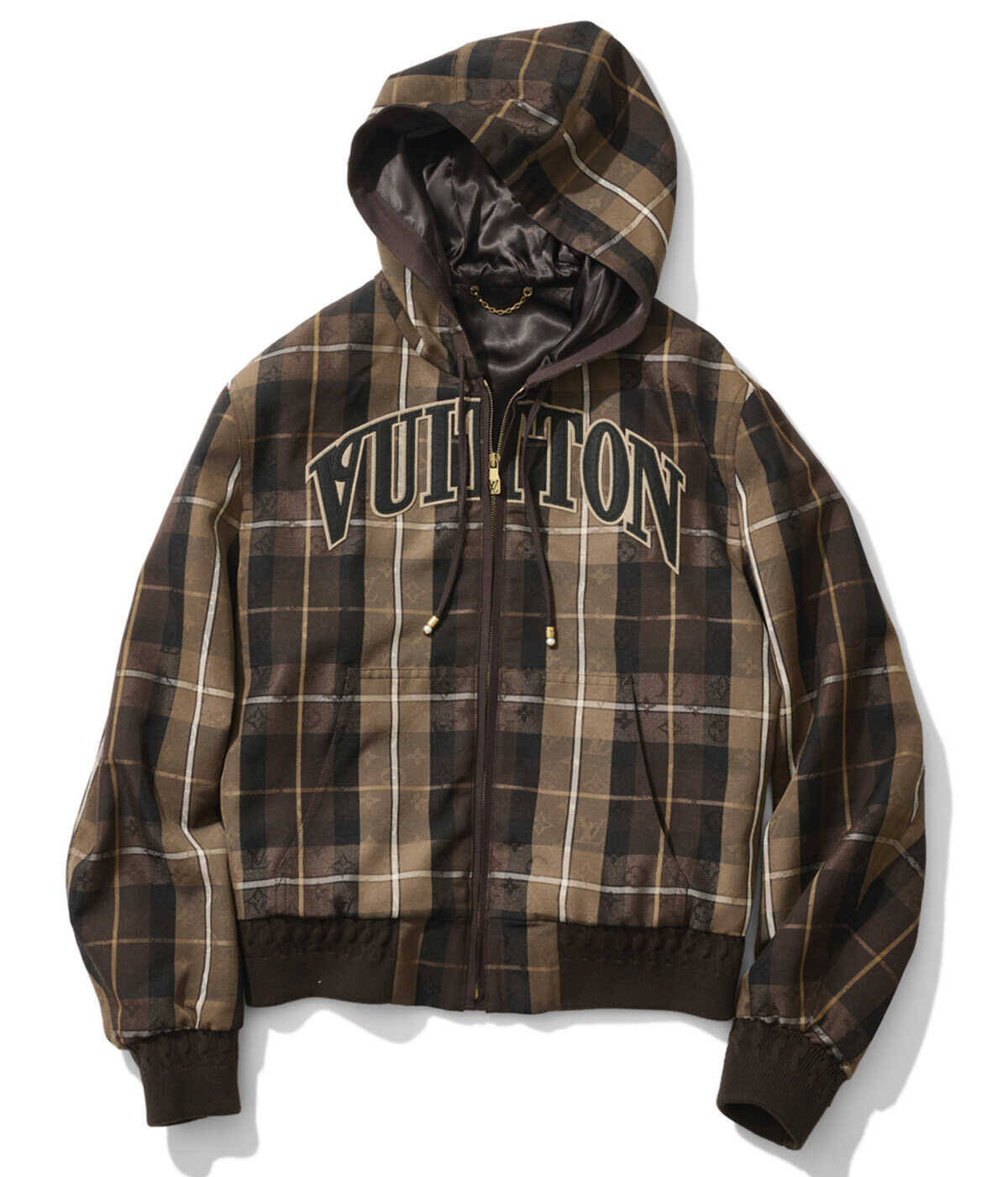 アラフォーの体型にフィットするアウターとは？　強くて優しい短丈ブラウンで、すっきりシルエットを狙う！