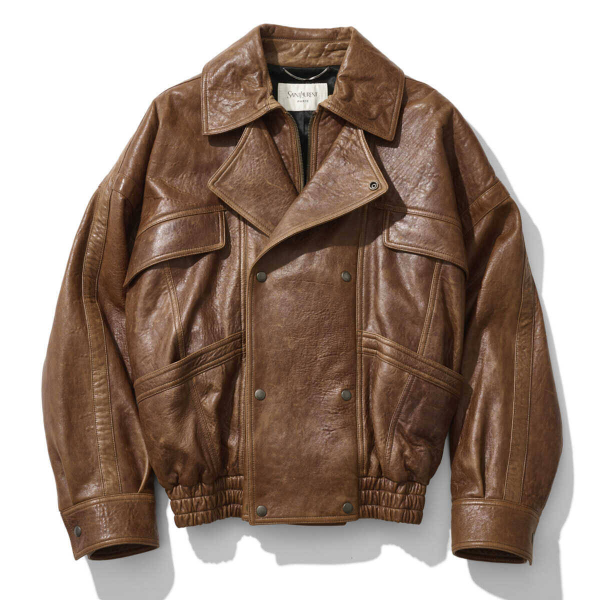 アラフォーの体型にフィットするアウターとは？　強くて優しい短丈ブラウンで、すっきりシルエットを狙う！