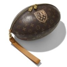 きっと彼女に「欲しい〜」といわれる！　洒落感たっぷりのミニバッグで秋冬スタイルを格上げる！