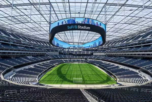【FIFAワールドカップ2026】選手の気持ちとシンクロできる⁉ LAのSoFiスタジアム舞台裏ツアーはいかが？