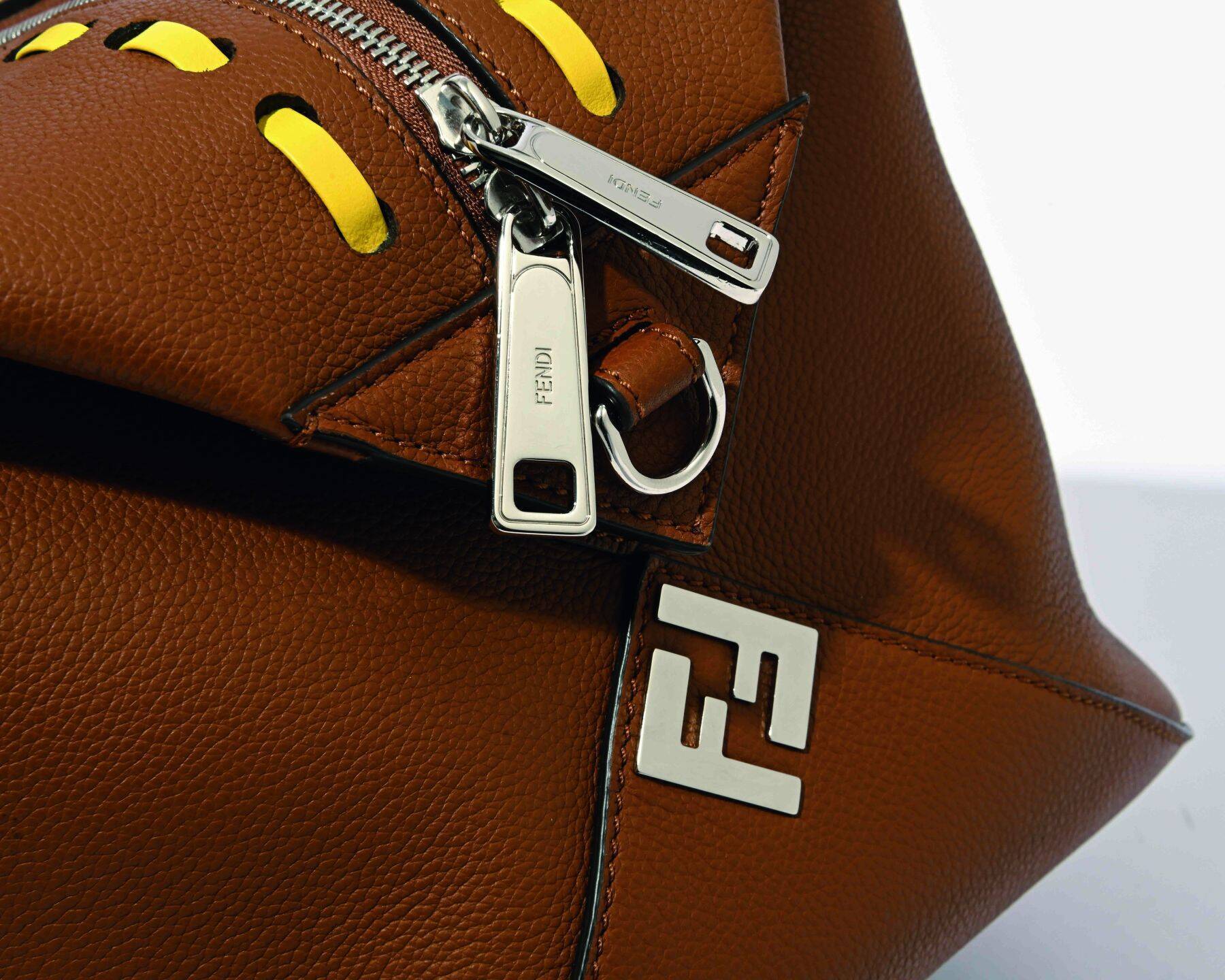 Catch the Wave！せっかくの旅行、普通のバッグじゃ満足できないならコレはどう？