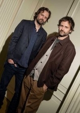 『ストレンジャー・シングス』最終章はこうして生まれた！【来日インタビュー】「僕らのDNA」ダファー兄弟が込めた80年代カルチャーへの想い