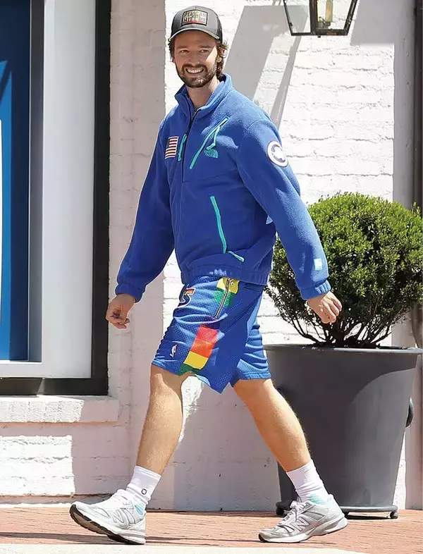 セレブのお洒落スニーカーを探せ！セレブが愛用する〈ニューバランス〉7選！