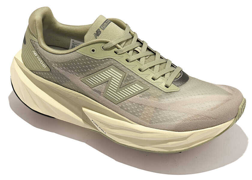 セレブのお洒落スニーカーを探せ！セレブが愛用する〈ニューバランス〉7選！