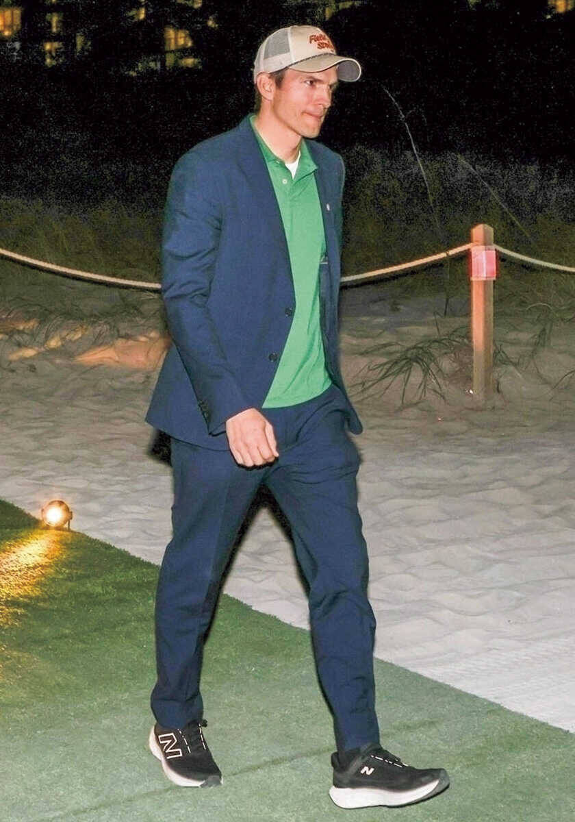 セレブのお洒落スニーカーを探せ！セレブが愛用する〈ニューバランス〉7選！