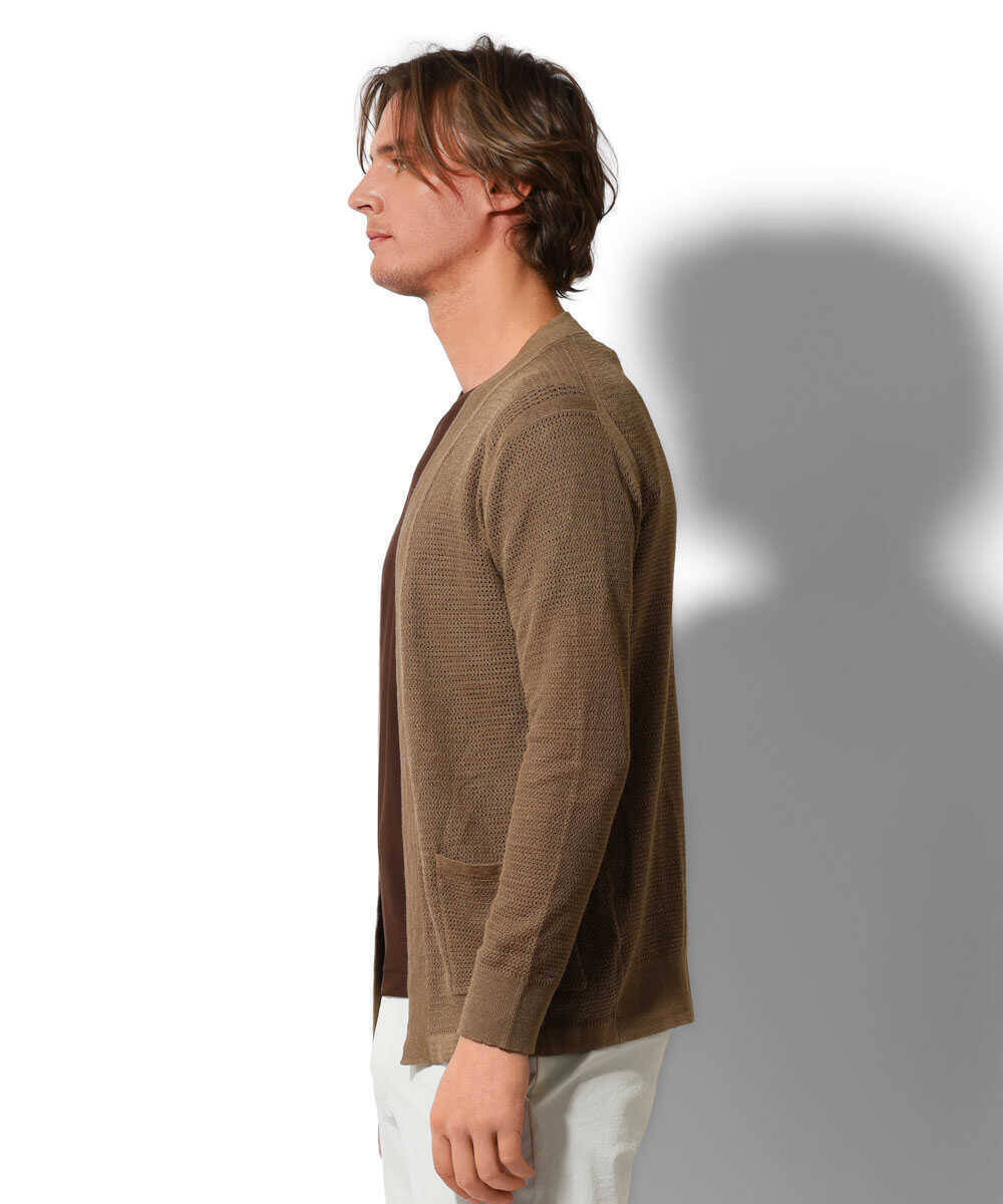 Tシャツやポロシャツ1枚では心もとない場面でも心配なし！今、大人の男が買うべきはリネンの羽織りもの！