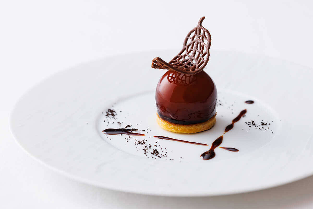 グルメジャーナリスト東龍のホテルグルメで“口福”体験！本場で認められたレジェンドの、人生で１度は食べたい仏料理